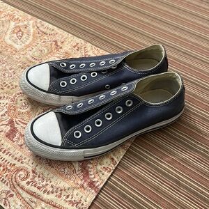 Navy blue converse
